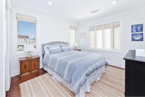 Ένα ή περισσότερα κρεβάτια σε δωμάτιο στο Oceanfront Escape with Breathtaking Views