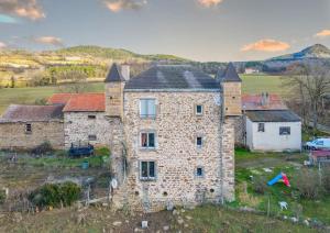 an old stone house in the middle of a field at chambres d hotes chateau d arcis in Les Granges