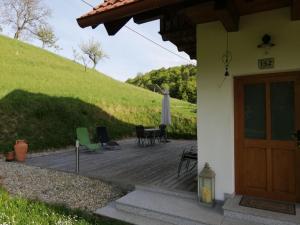 A garden outside Bioferienhaus Muster - Dominkusch