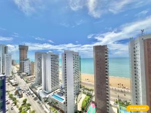 a view of a city with the beach and buildings at Loft Praia - Meireles in Fortaleza