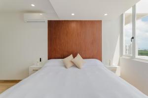 Postel nebo postele na pokoji v ubytování BAYSlDE- Exclusive 2 BDR by Casa Paraiso + 22 fotografií