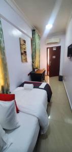 Ένα ή περισσότερα κρεβάτια σε δωμάτιο στο AOTEL HOTEL Ikeja