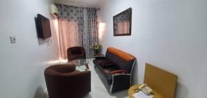 Χώρος καθιστικού στο AOTEL HOTEL Ikeja