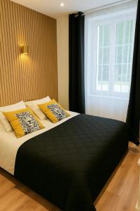 Postel nebo postele na pokoji v ubytování HÔTEL PARTICULIER - Plein Centre Ville - Idéal Groupes