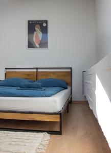 En eller flere senge i et værelse på Fabryka Loft 3B # Nestapartamenty + 12 billeder