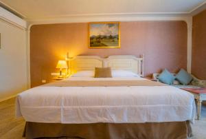 Hotel Alameda Grand客房内的一张或多张床位