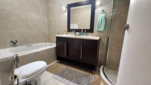 Koupelna v ubytování Marina Point Port Owen Water Edge Apartment + 22 fotografií
