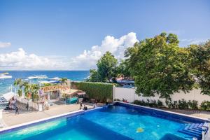 Bazén v ubytování The Mark Resort Cebu nebo v jeho okolí