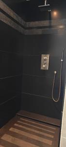 a bathroom with a black wall with a sink at holiday home Zonnestraal in Zonhoven +44 photos