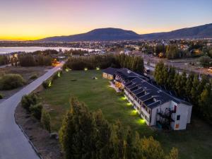 an aerial view of a house with a yard at Rochester Calafate in El Calafate