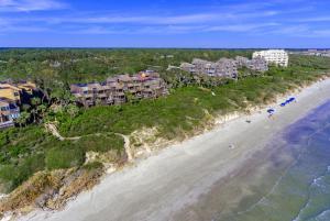 una vista aérea de la playa en el resort en 5131 Windswept Villa by Akers Ellis Rentals, en Kiawah Island