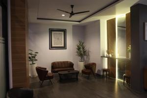 Posezení v ubytování Rahayu Hotel Cirebon