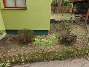 Vonkajšia záhrada v ubytovaní Leśna Ostoja w centrum Puszczy Nadnoteckiej otoczona 3 jeziorami