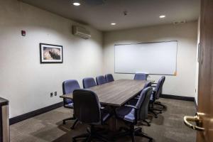 Khu vực hỗ trợ khách đi công tác/phòng hội thảo tại Sleep Inn & Suites Evansville - Casper +63 ảnh