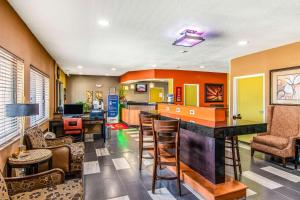 Гостиная зона в Econo Lodge Wanamaker