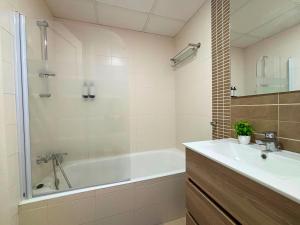 a bathroom with a white tub and a sink at Horizon Santa Monica in Aguadulce +9 photos