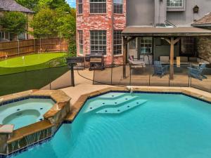 Bazen u ili blizu objekta Heated Pool PoolTable HotTub Sleeps 16 Renovated