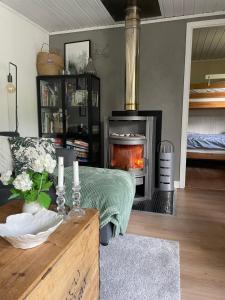 Fotografie z fotogalerie ubytování Cozy Cabin in Skäralid Close to Pool and Lake v destinaci Ljungbyhed