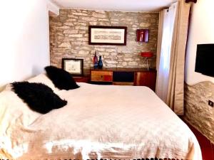 A bed or beds in a room at Villino San Silvestro