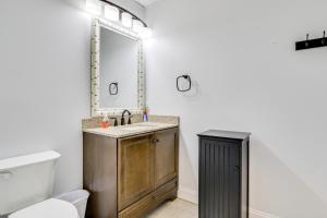 Koupelna v ubytování 10 Mi to Augusta Georgia Family Home with Yard + 28 fotografií