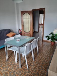 a dining table and chairs in a living room at A Casa di Simo in Turin