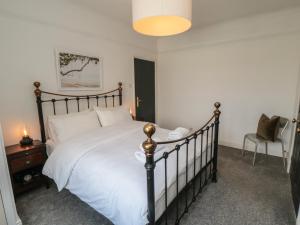 a bedroom with a large bed and a chair at Top-Notch Flat in Saltburn-by-the-Sea