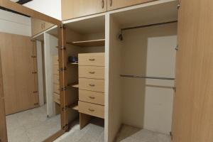 Kuchyň nebo kuchyňský kout v ubytování Xios Apartment + 19 fotografií