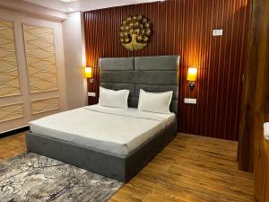 a bedroom with a large bed with white pillows at Hotels7Apple in Mahoba