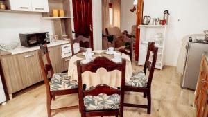 a kitchen with a table and chairs in a room at Apto no centro de Uruguaiana perto da ponte e vaga in Uruguaiana