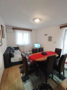 Posezení v ubytování Banja Koviljaca Centar Apartman + 5 fotografií
