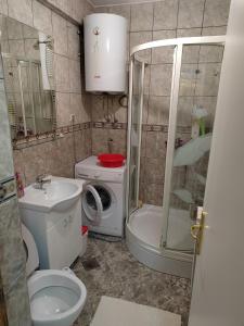 Koupelna v ubytování Banja Koviljaca Centar Apartman