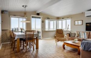 Un lugar para sentarse en Beautiful Home In Malling