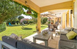 Κήπος έξω από το Nice Home In Saint-Raphaël +11 φωτογραφίες