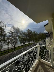 Μπαλκόνι ή βεράντα στο President Apartment Premium Lakeview