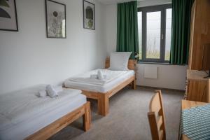Postel nebo postele na pokoji v ubytování Hotel Garni Fischerfleck in Ismaning near Munich + 26 fotografií
