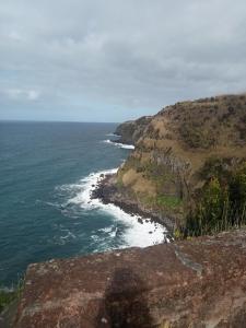 vistas al océano desde un acantilado en Basaltic House Pedreira, en Lomba da Pedreira