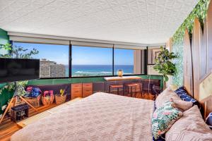 Katil atau katil-katil dalam bilik di Ocean View Prime Location Surfer Studio With Parking