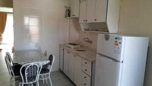 A kitchen or kitchenette at Ozgun Apart Hotel