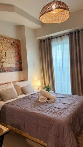 Postel nebo postele na pokoji v ubytování Aurora Haven steps away from Abreeza mall