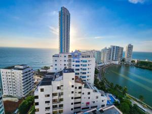 卡塔赫纳Apartamento Piso 18 Blue Horizon的城市空中景观,高楼