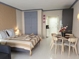 Łóżko lub łóżka w pokoju w obiekcie Estudio BenalBeach NEW