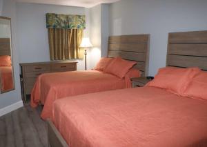 Ένα ή περισσότερα κρεβάτια σε δωμάτιο στο Luxury 2br 2 ba beachfront condo +34 φωτογραφίες