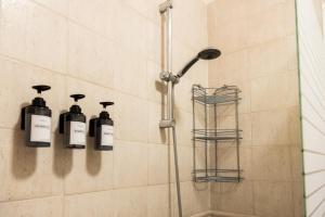 Phòng tắm tại Casa degli Artisti FCO +19 ảnh