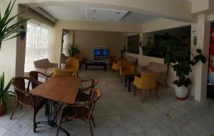 A television and/or entertainment centre at Ozgun Apart Hotel