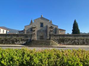 an old stone building with stairs in front at Padrón Plaza Loft L4 by URent in Padrón