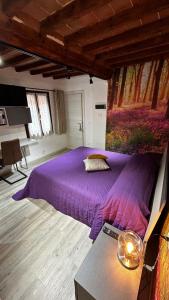 A bed or beds in a room at Smartroom LuLa