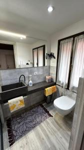 A bathroom at Smartroom LuLa