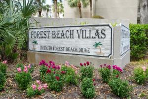 Zahrada ubytování Pool and Beach Access Villa on Hilton Head Island