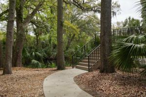 Zahrada ubytování Pool and Beach Access Villa on Hilton Head Island