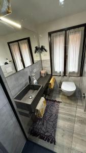 A bathroom at Smartroom LuLa